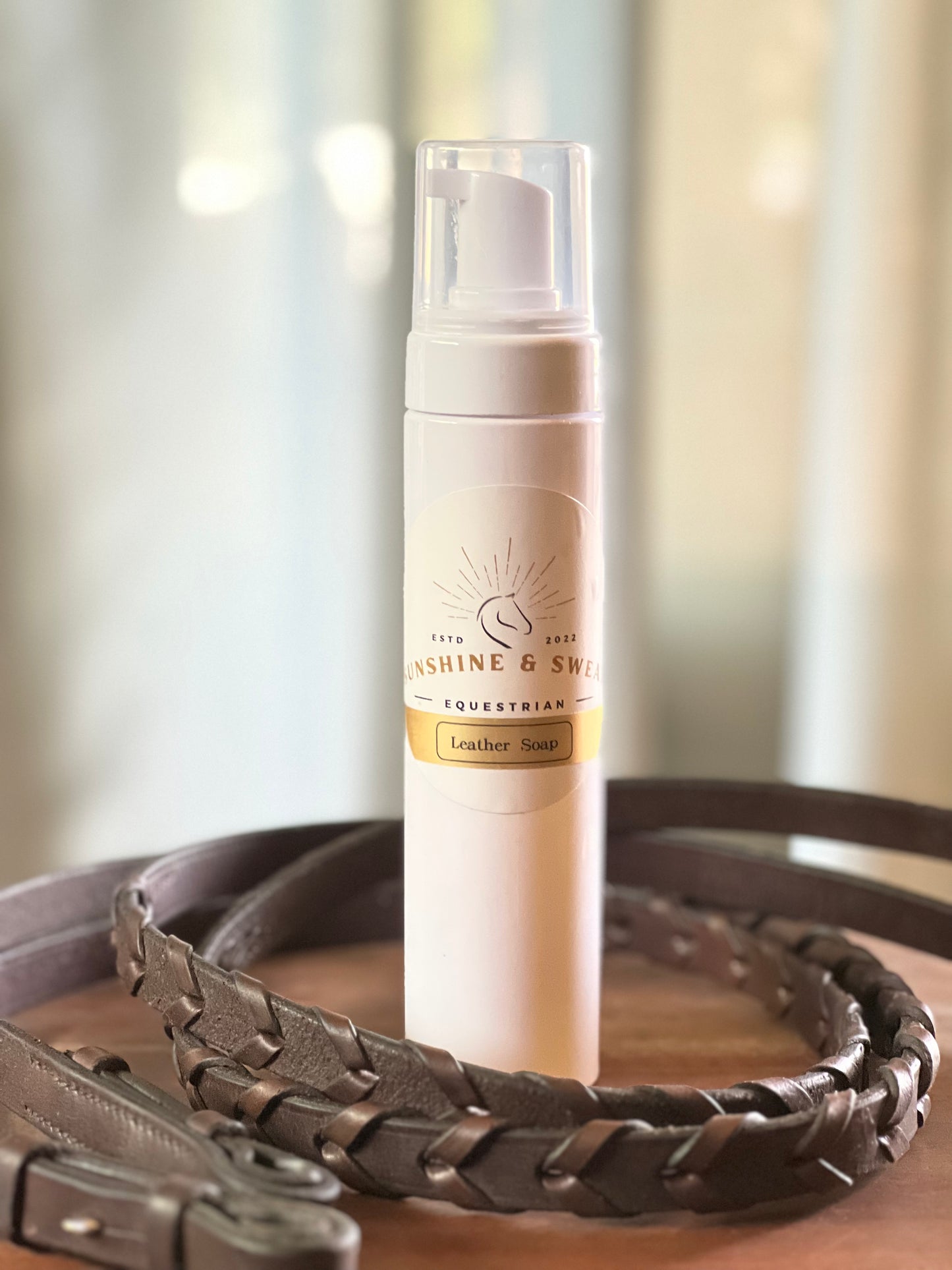 Heavy_Duty_Leather_Soap White cylinder foaming pump bottle